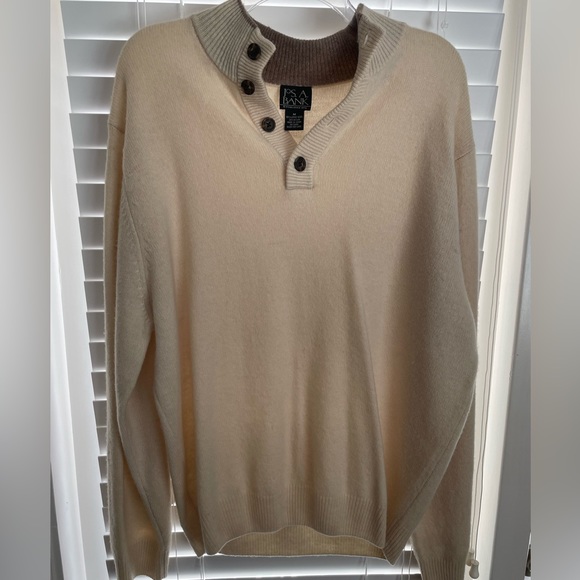 Jos A. Bank Sweater - Picture 1 of 3